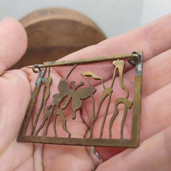 Vintage Rectangular Brass Panel Butterfly & Flower Cat Tails Brooch Pin - Picture 3 of 4